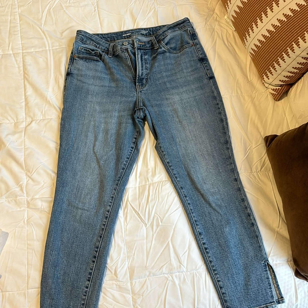 Women’s Medium Wash Straight Jeans
